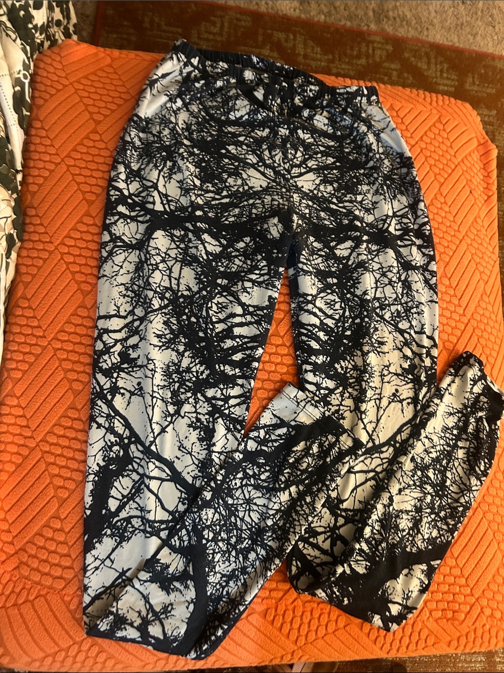 Black & White Tree-Branch Print Leggings